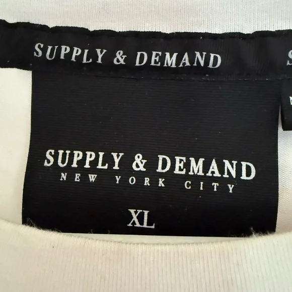 White and Gold Graphic Tee - Picture 2 of 3